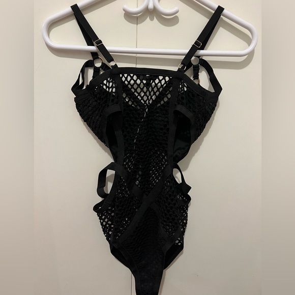 New WOW Couture One Piece - Picture 2 of 2